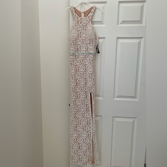 PROM? 😍 NWT White Floral Lace Halter Gown Beaded Belt Juniors 5 Nude Lining - Picture 3 of 16